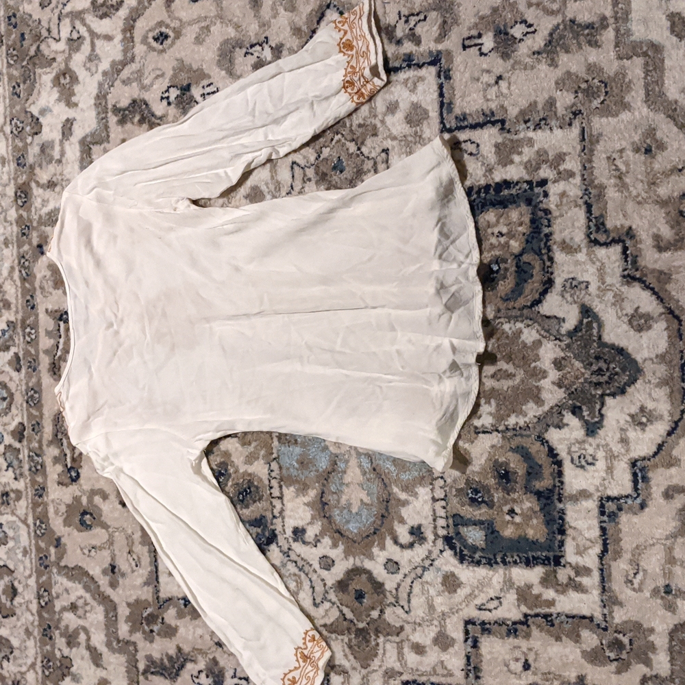 Embroidered blouse - Picture 2 of 5